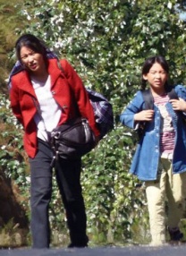 甜茶全副武装等待检疫的模样甚是乖巧 甜茶与莉莉·德普复合 二人甜蜜驾车约会行事低调 2021-04-08 当地时间4月7日，美国纽约，“甜茶”蒂莫西·柴勒梅德和女友莉莉·罗斯·德普现身街头。